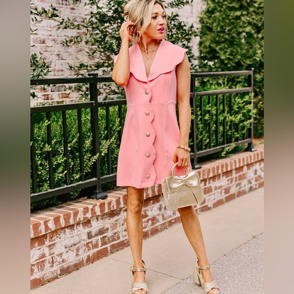 Dresses & Skirts - NWT Scalloped Mini Dress in Peach